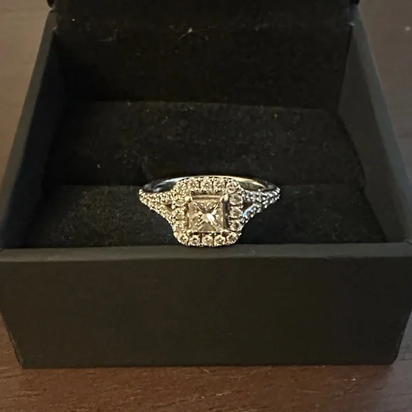 Elegant Silver Women’s Diamond Rings - Picture 5 of 11